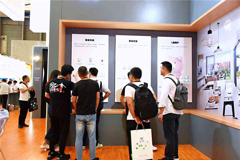 中盛新能源參展德國新慕尼黑展覽中心展覽設(shè)計展臺搭建3